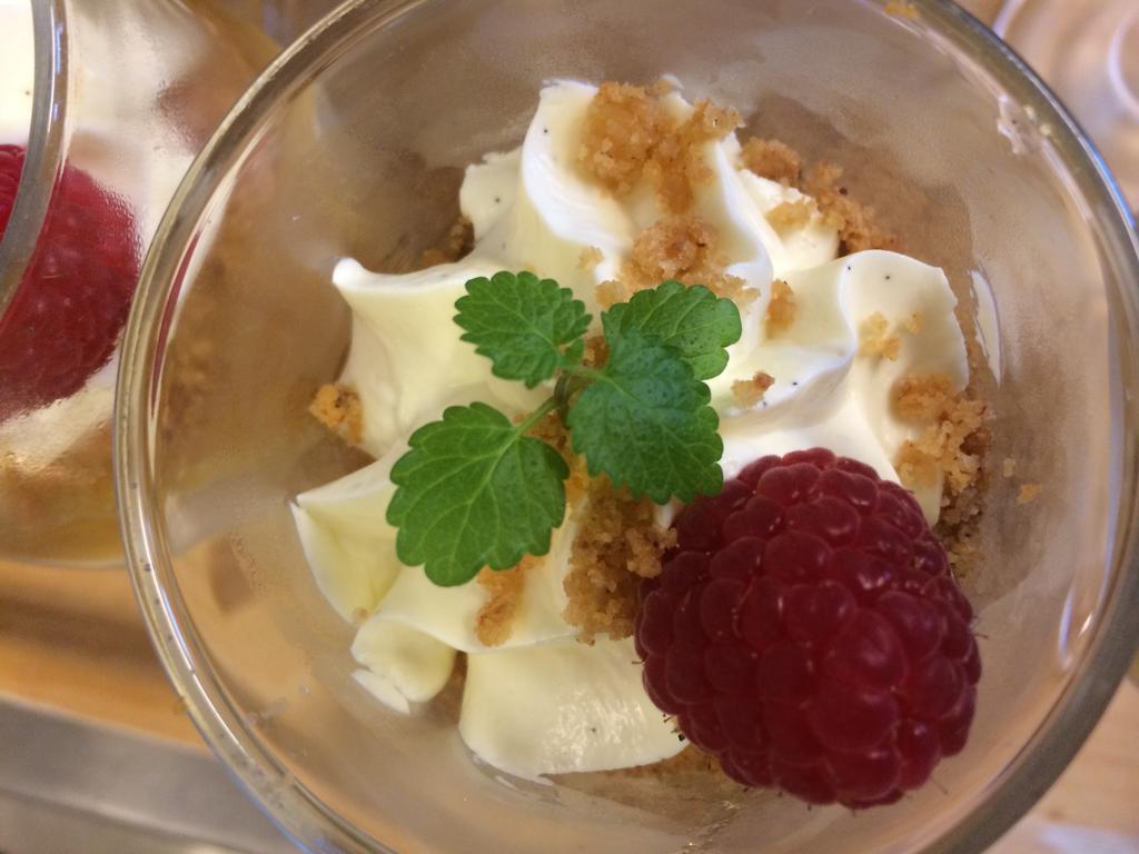 Brekkestranda Fjordhotel Brekke  Екстериор снимка