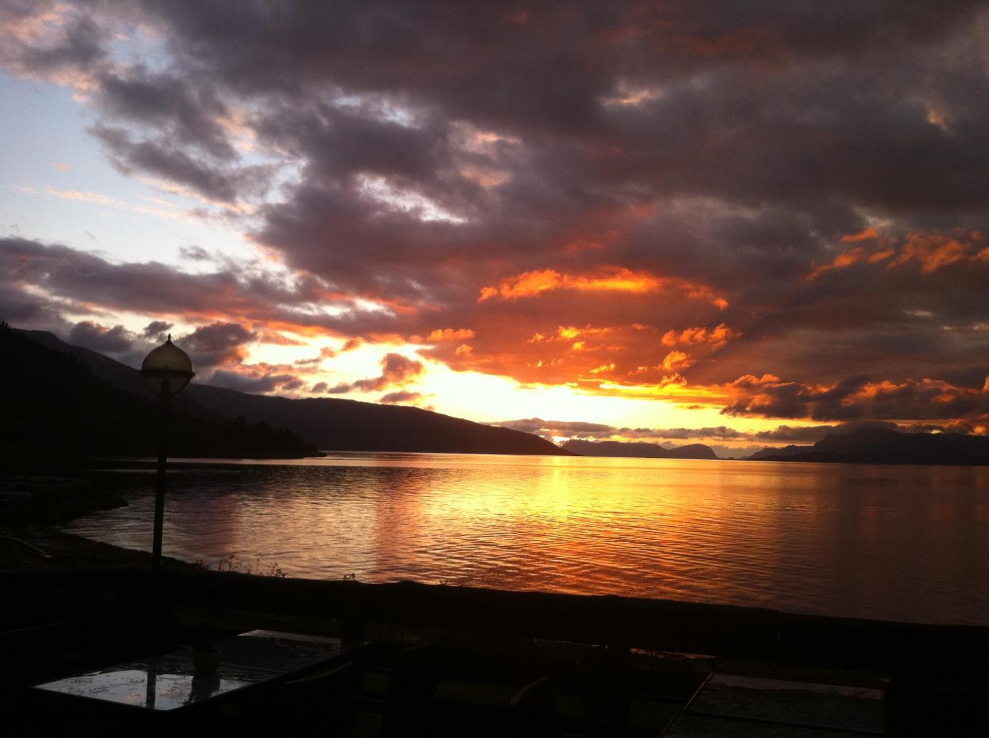 Brekkestranda Fjordhotel Brekke  Екстериор снимка