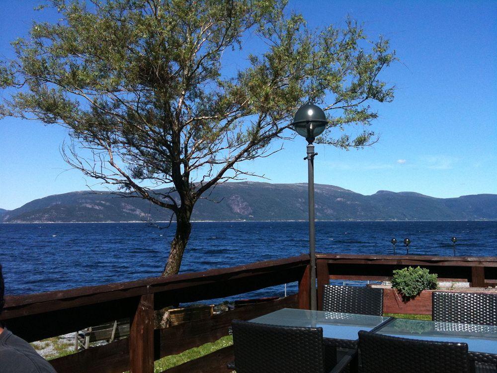 Brekkestranda Fjordhotel Brekke  Екстериор снимка