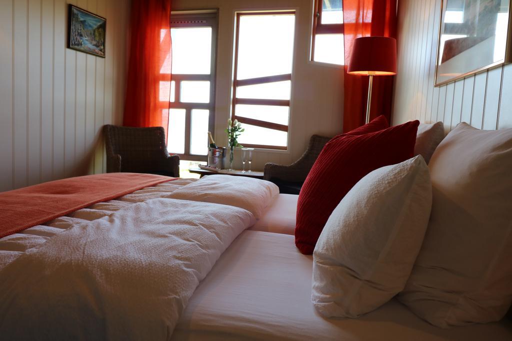 Brekkestranda Fjordhotel Brekke  Екстериор снимка