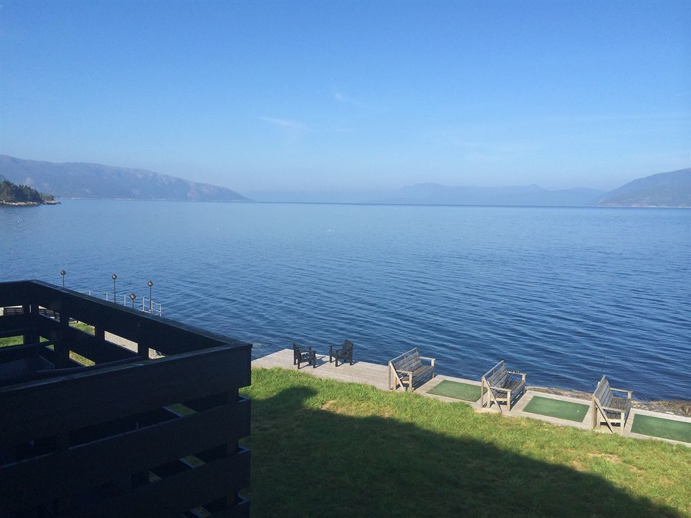 Brekkestranda Fjordhotel Brekke  Екстериор снимка